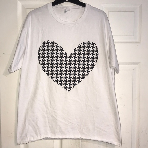 Women’s Heart Tee - Picture 1 of 6